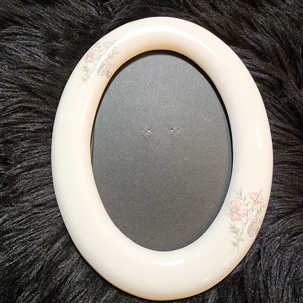 Vintage Floral Oval Picture Frame